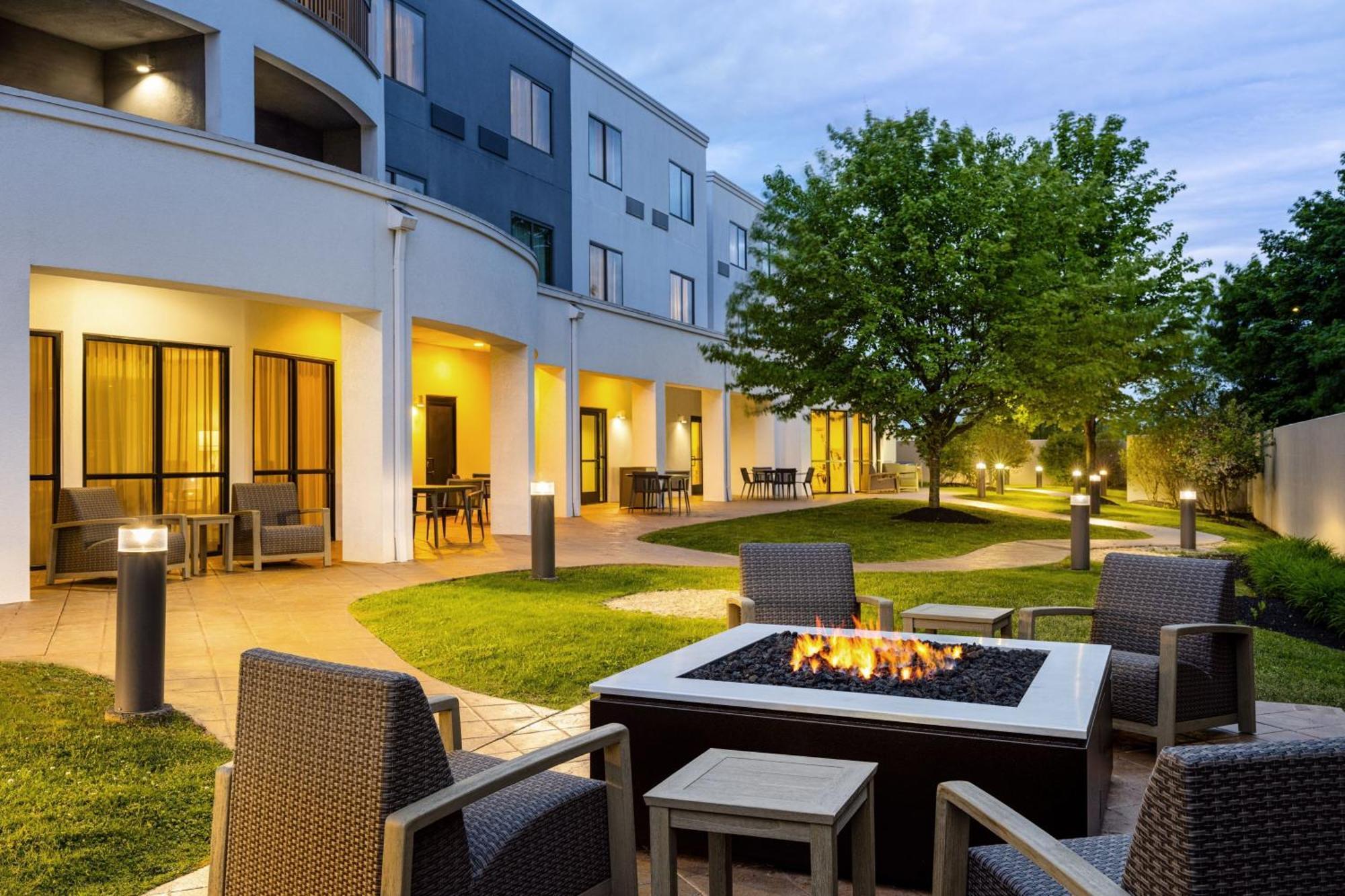 Hotel Courtyard By Marriott Kingston Exteriér fotografie